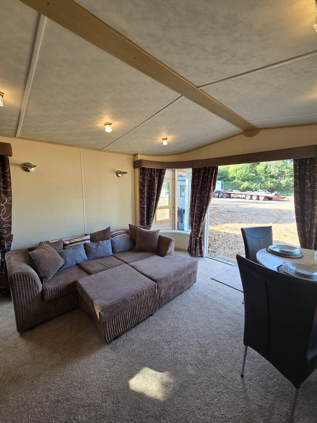 27352a06-8d9f-4336-bf25-c27fd616ecdb (1)