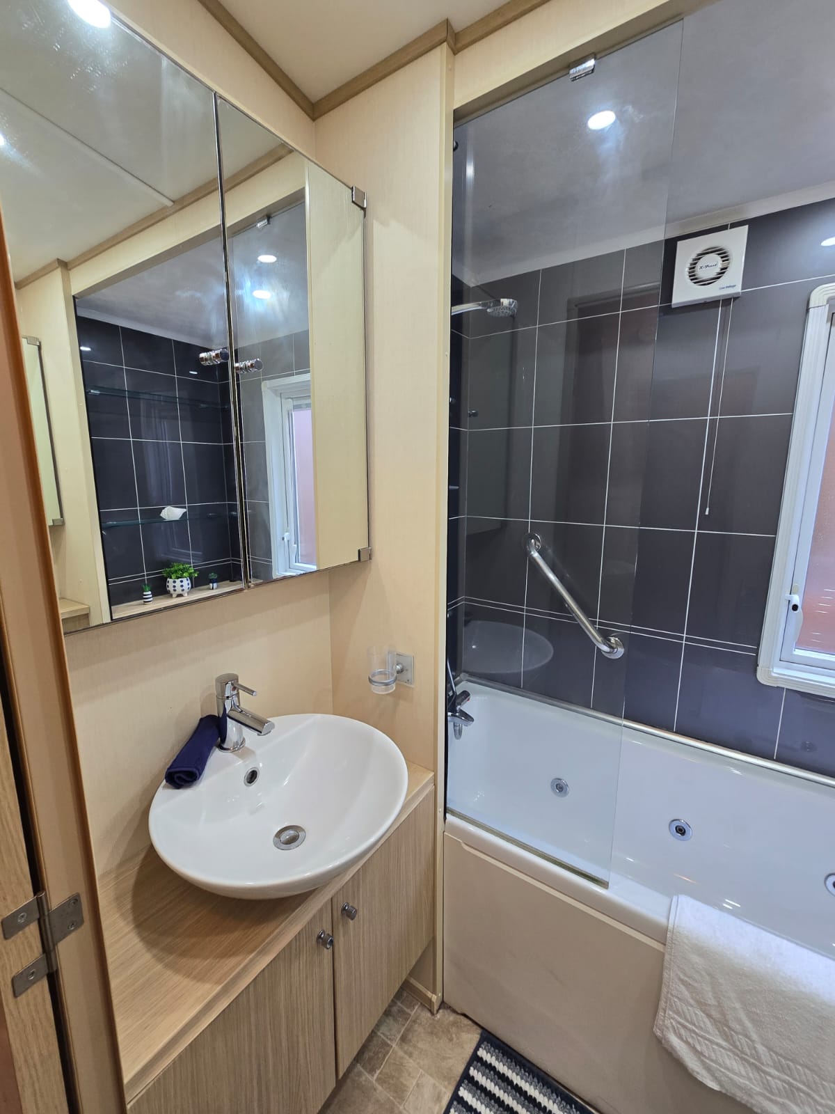 bf204ec9-6e19-4ca3-8504-907bdee16540