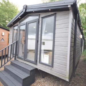 Sunrise Lodge Deluxe used mobile home