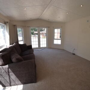 SOLD – 2018 Delta Oakwood Lodge 40×13 | 2 beds | ELECTRIC MODEL | Full Winterpack