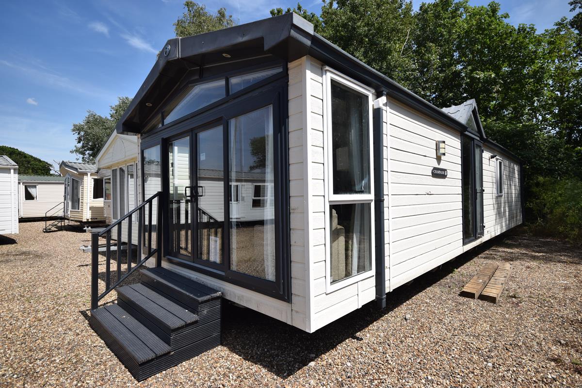Swift Champagne Lodge | Mobile Homes bought and sold Swift Champagne Lodge | Mobile Homes bought and sold
