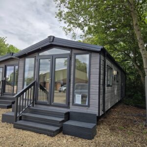 AVAILABLE | 2026 | Sunrise ‘Micro’ Lodge | 31×12 | 1 King Bed