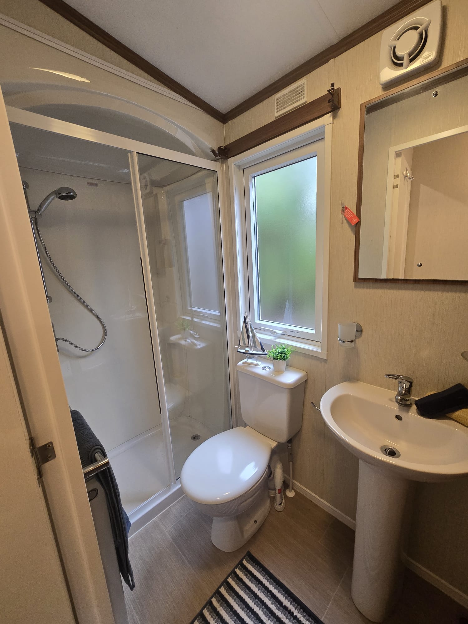 AVAILABLE | 2015 Pemberton Rivington 40x13 | 2 beds | Full Winterpack Mobile Home