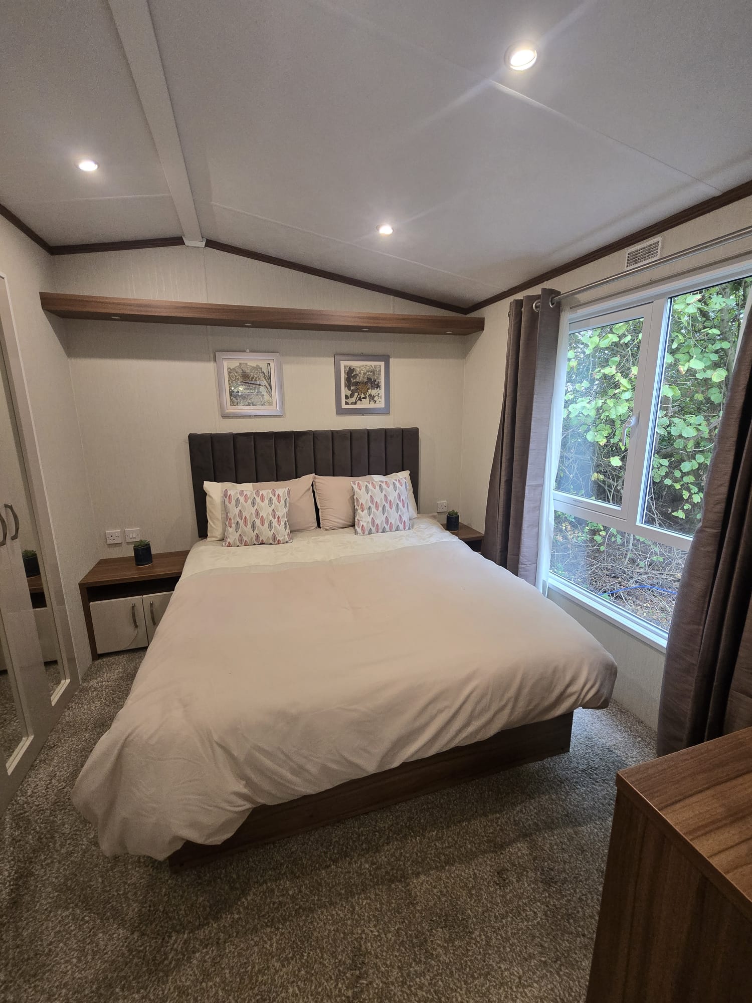 AVAILABLE | 2015 Pemberton Rivington 40x13 | 2 beds | Full Winterpack Mobile Home