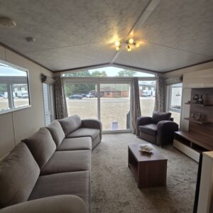 AVAILABLE | 2015 Pemberton Rivington 40×13 | 2 beds | Full Winterpack Mobile Home
