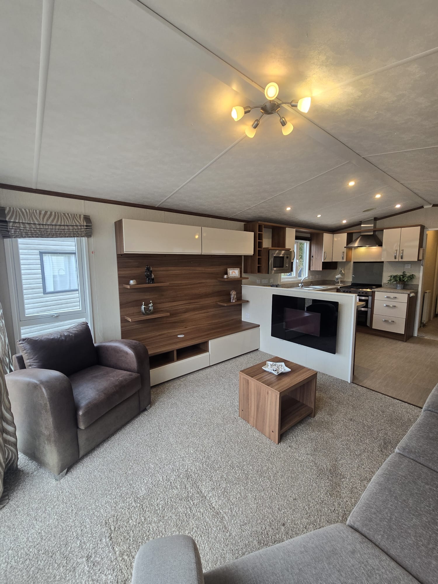 AVAILABLE | 2015 Pemberton Rivington 40x13 | 2 beds | Full Winterpack Mobile Home