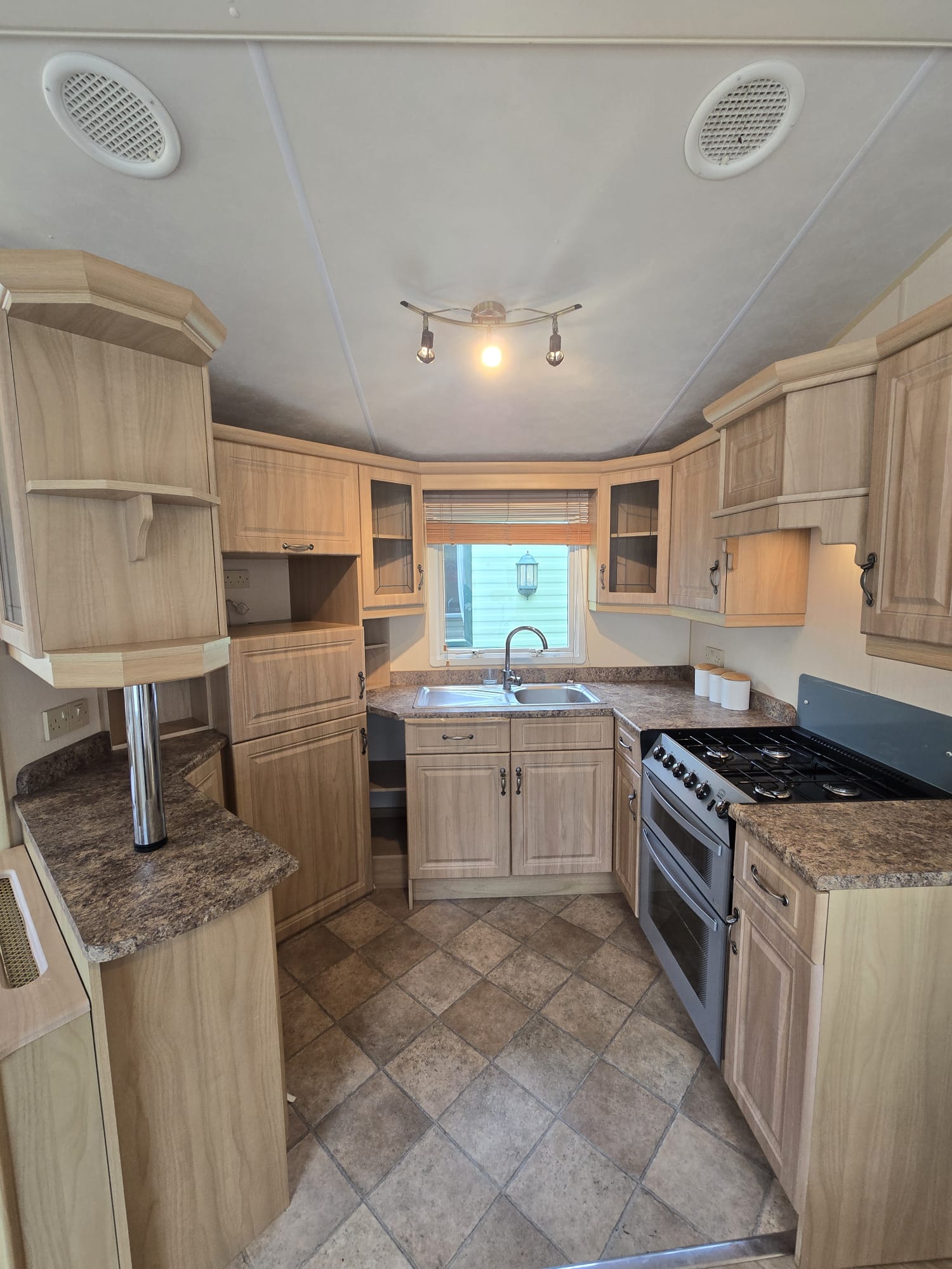 AVAILABLE | 2006 Willerby Granada 36x12 | 2 beds | Full Winterpack