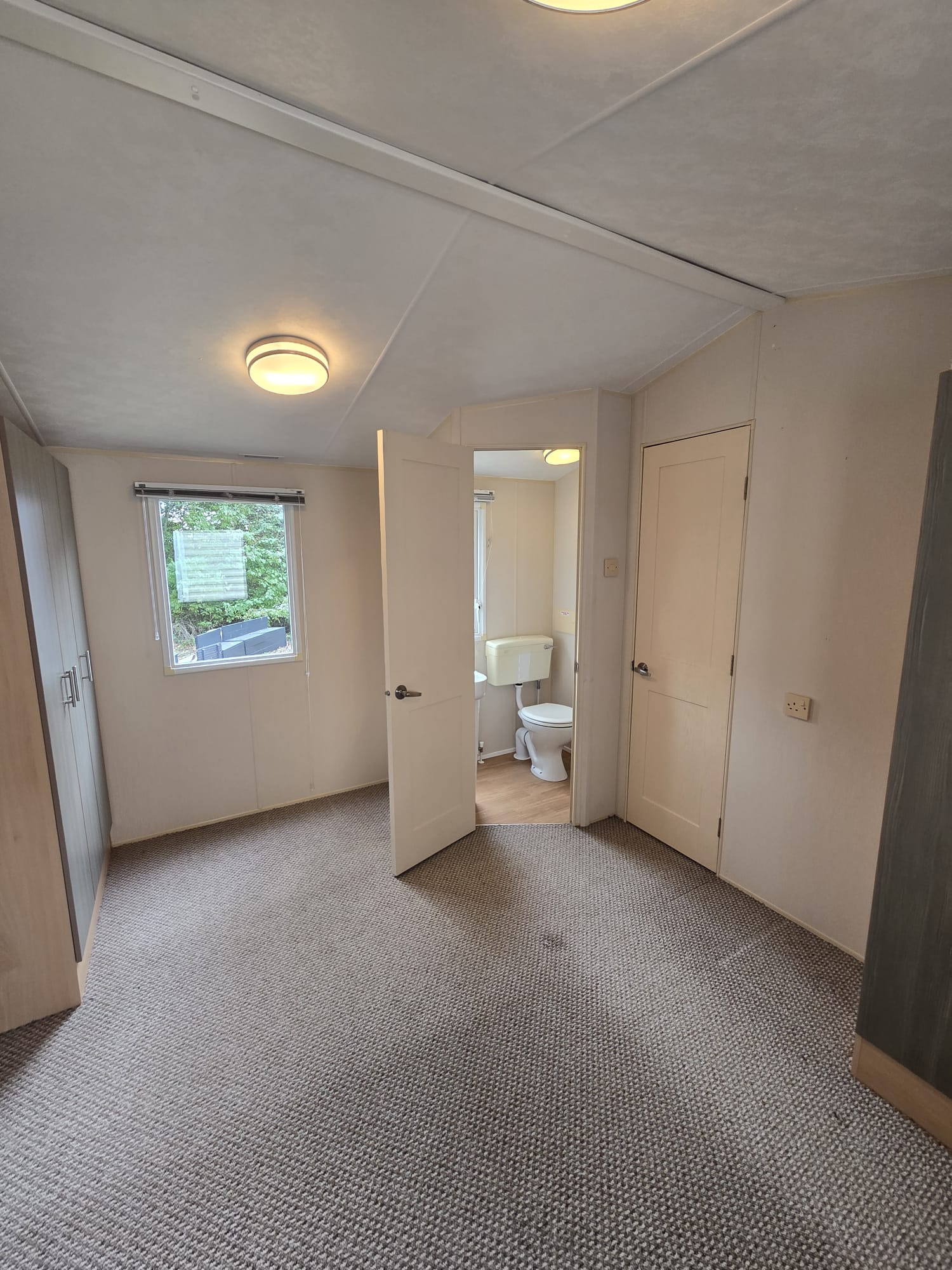 AVAILABLE | 2013 Willerby Sunset 35x12 | 2 beds | Full Winterpack