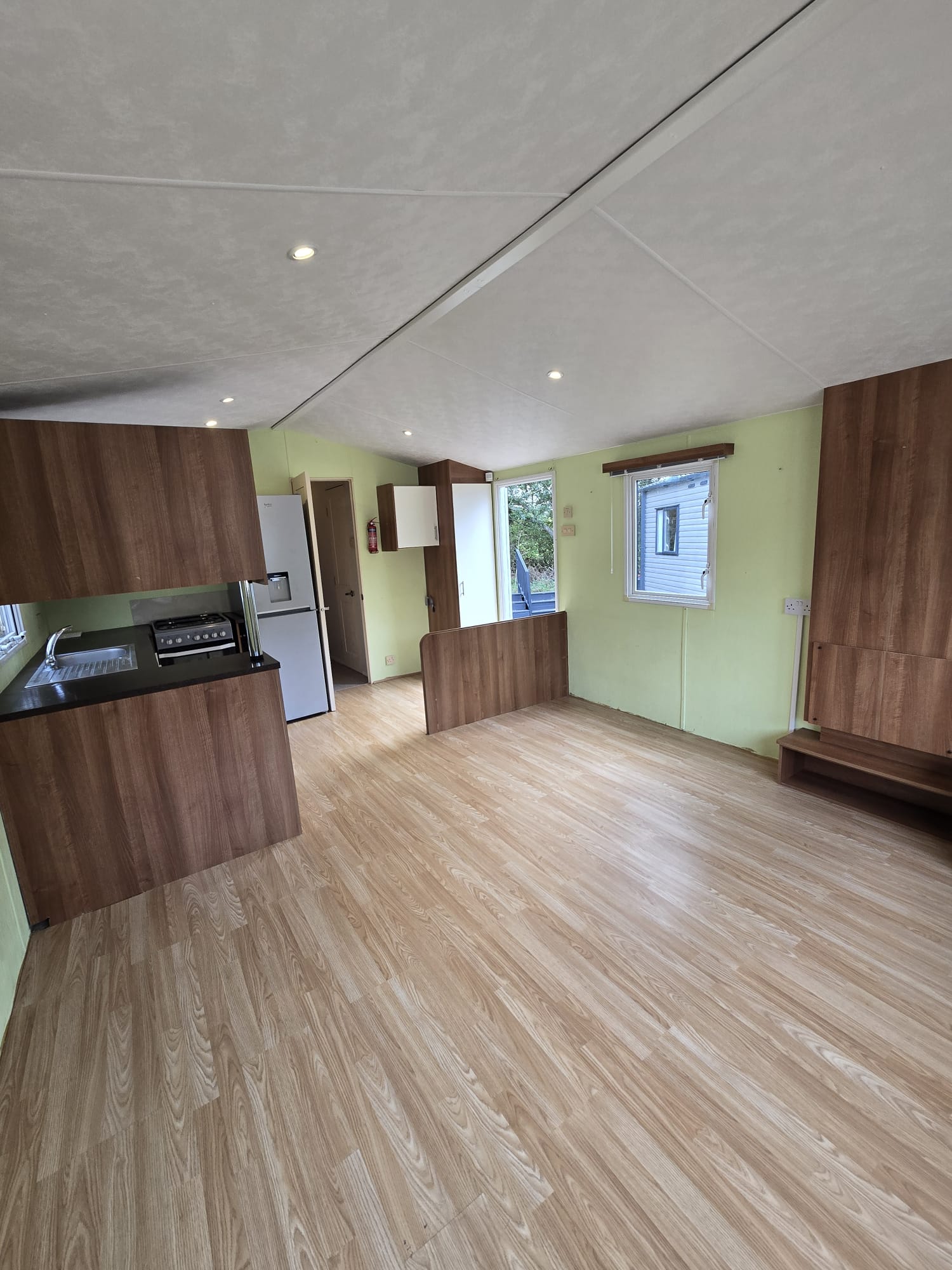 AVAILABLE | 2013 Willerby Sunset 35x12 | 2 beds | Full Winterpack