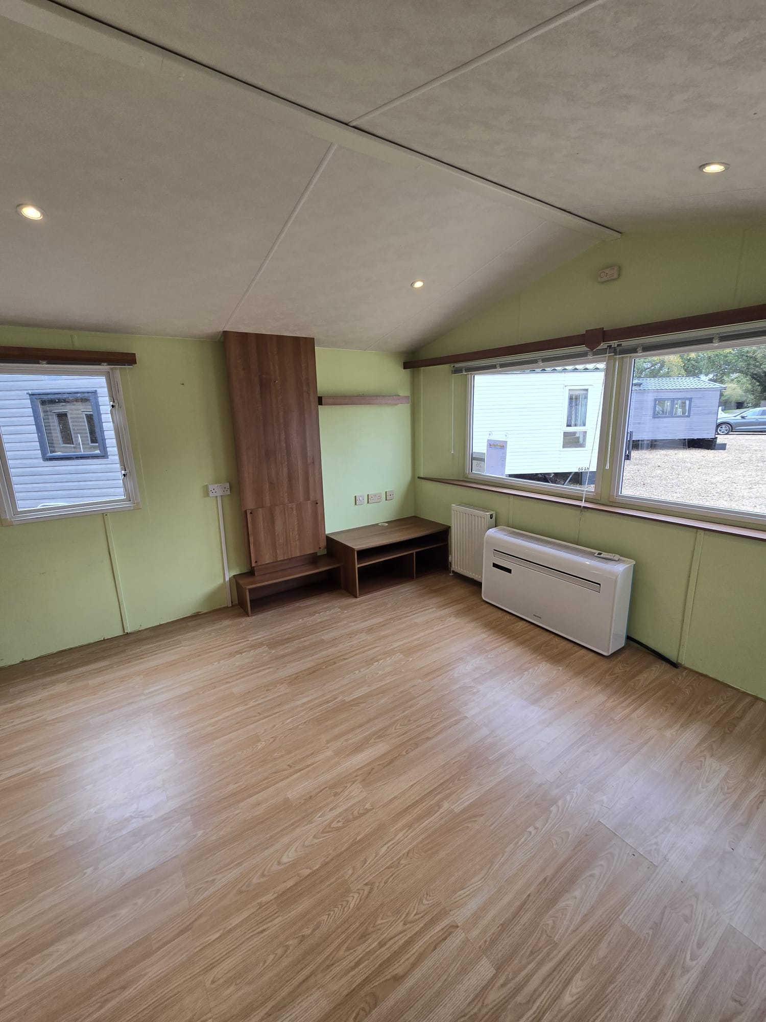 AVAILABLE | 2013 Willerby Sunset 35x12 | 2 beds | Full Winterpack