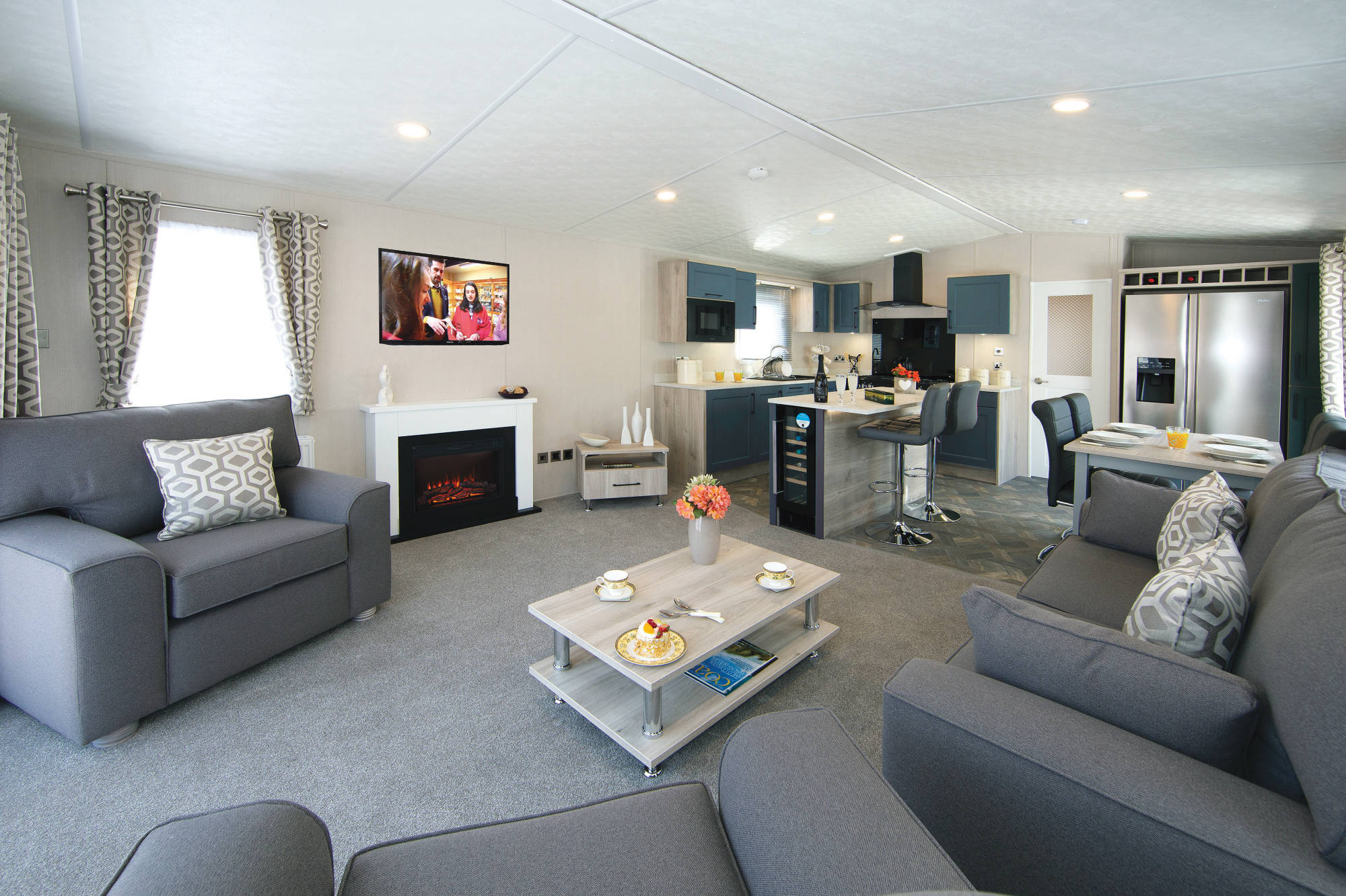 PRE-ORDER | 2027 Sunrise Lodge Superior DELUXE | 40x14 | 2 or 3 beds