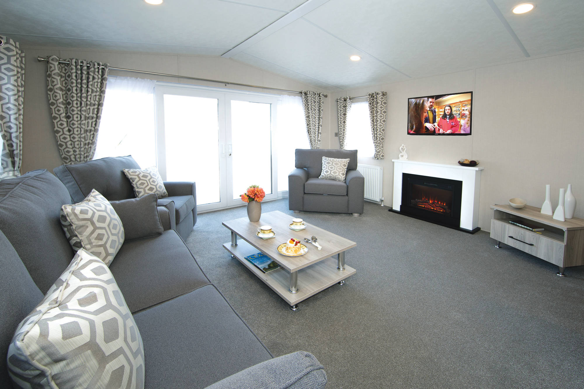 PRE-ORDER | 2027 Sunrise Lodge Superior DELUXE | 40x14 | 2 or 3 beds